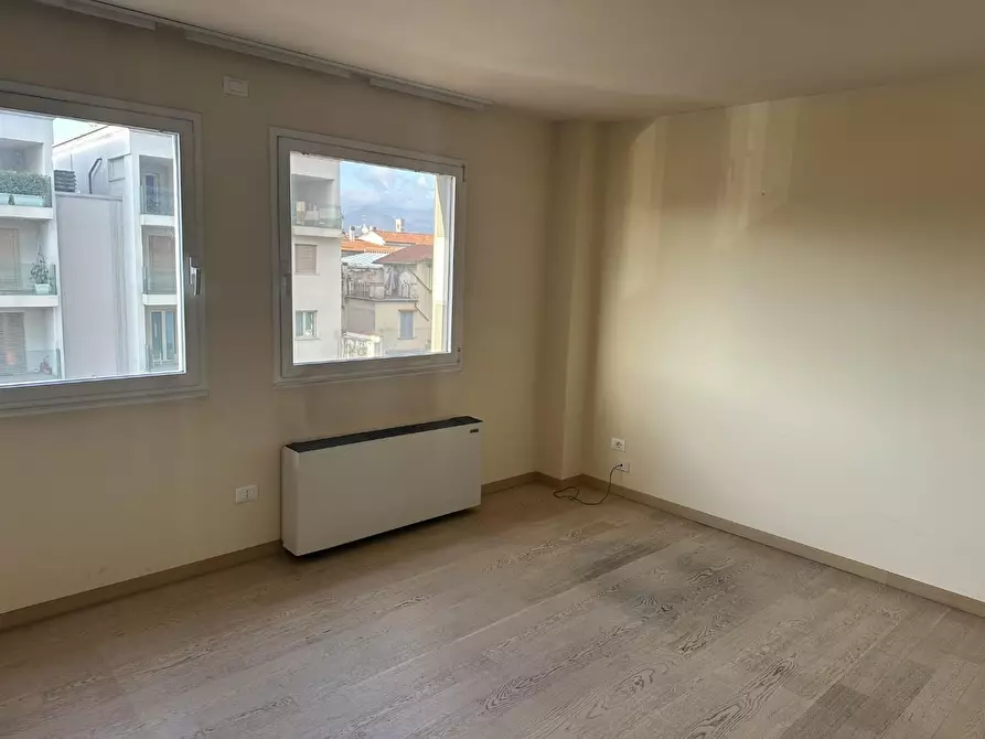 Immagine 9 di Ufficio in vendita  a Prato