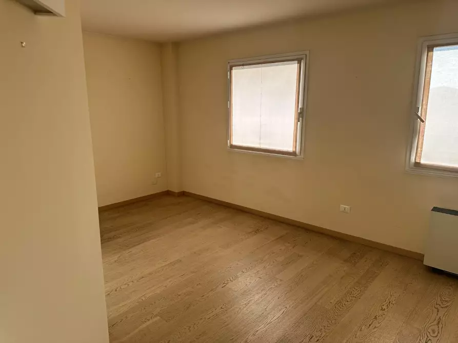 Immagine 5 di Ufficio in vendita  a Prato