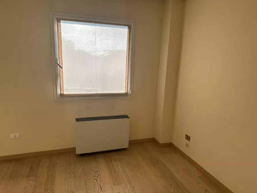 Immagine 6 di Ufficio in vendita  a Prato
