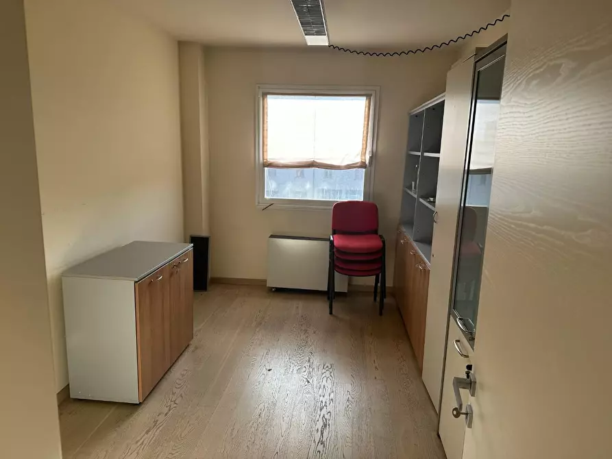 Immagine 7 di Ufficio in vendita  a Prato