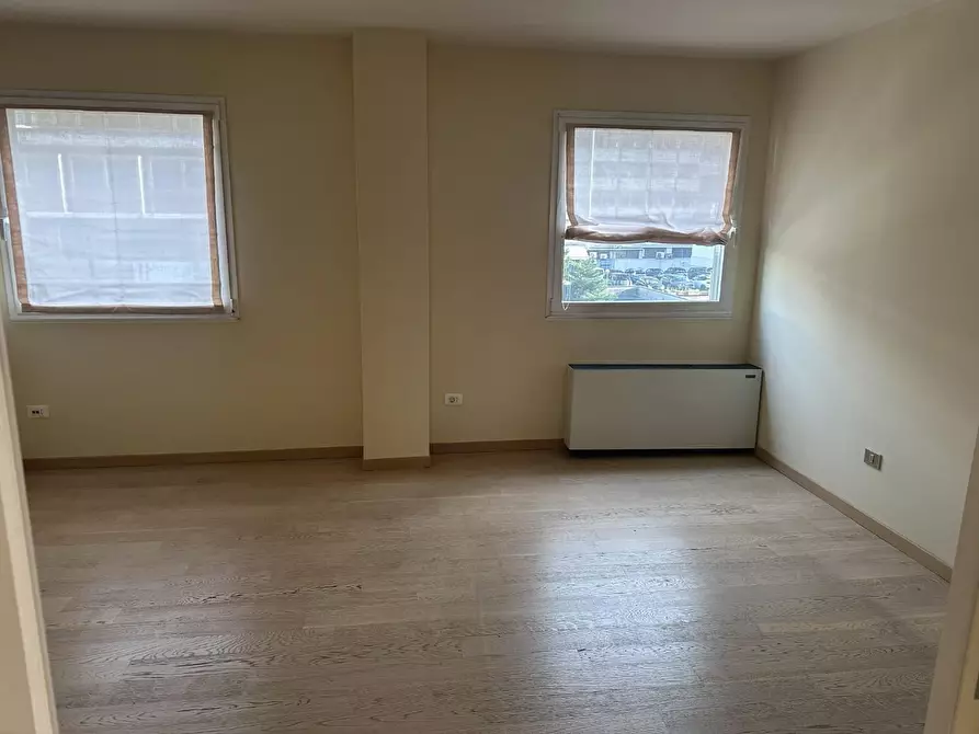 Immagine 4 di Ufficio in vendita  a Prato