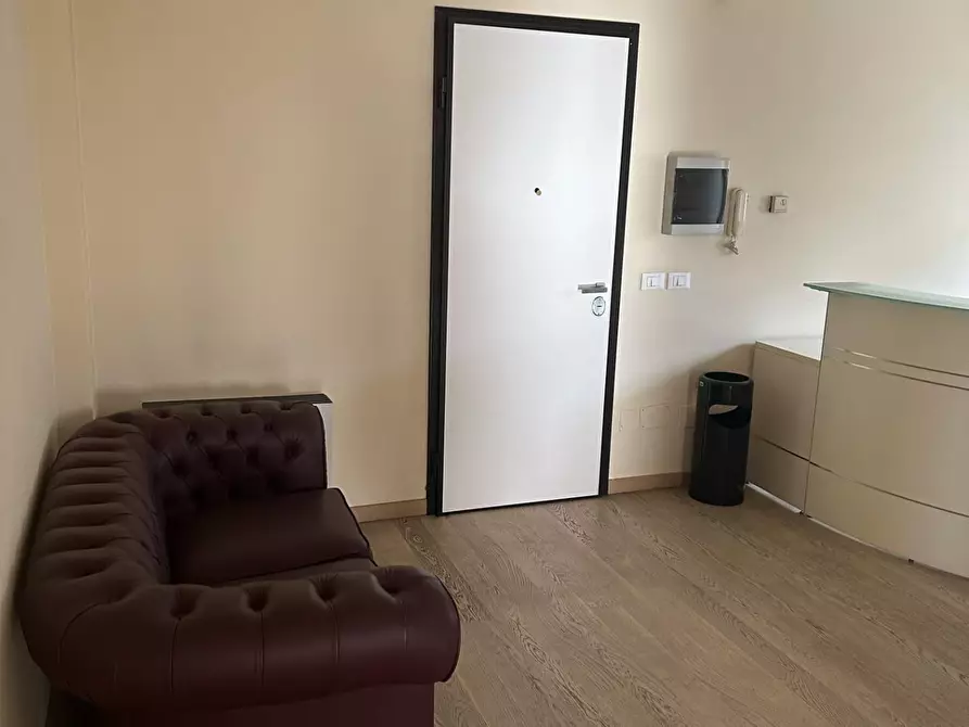 Immagine 2 di Ufficio in vendita  a Prato