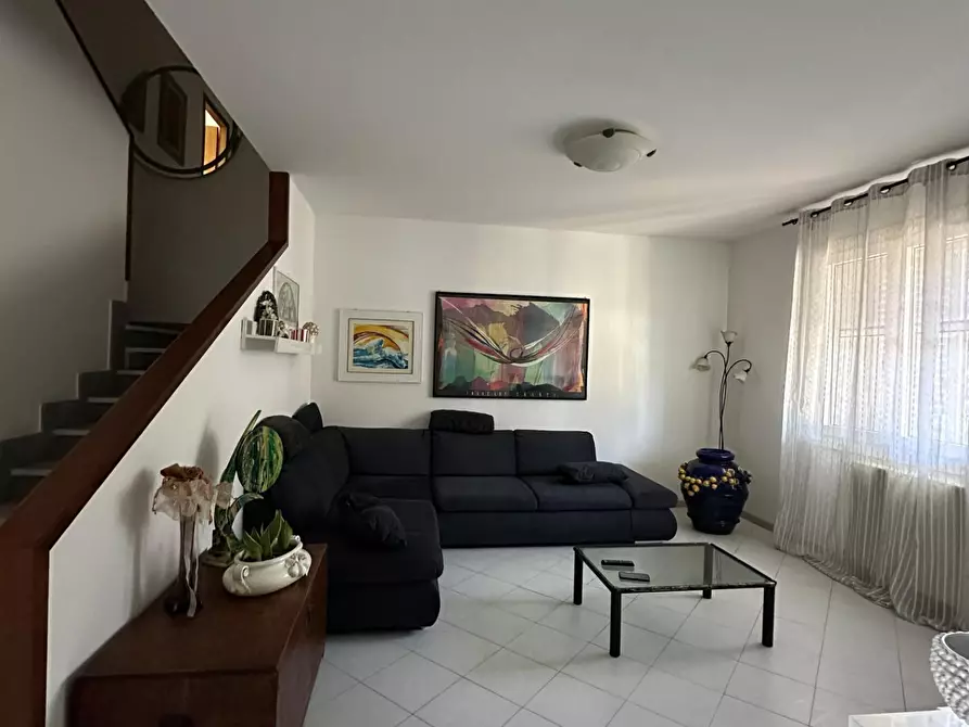 Immagine 1 di Villetta a schiera in vendita  a Capraia E Limite