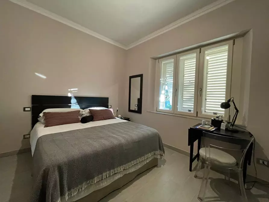 Immagine 37 di Villa in vendita  a Lucca