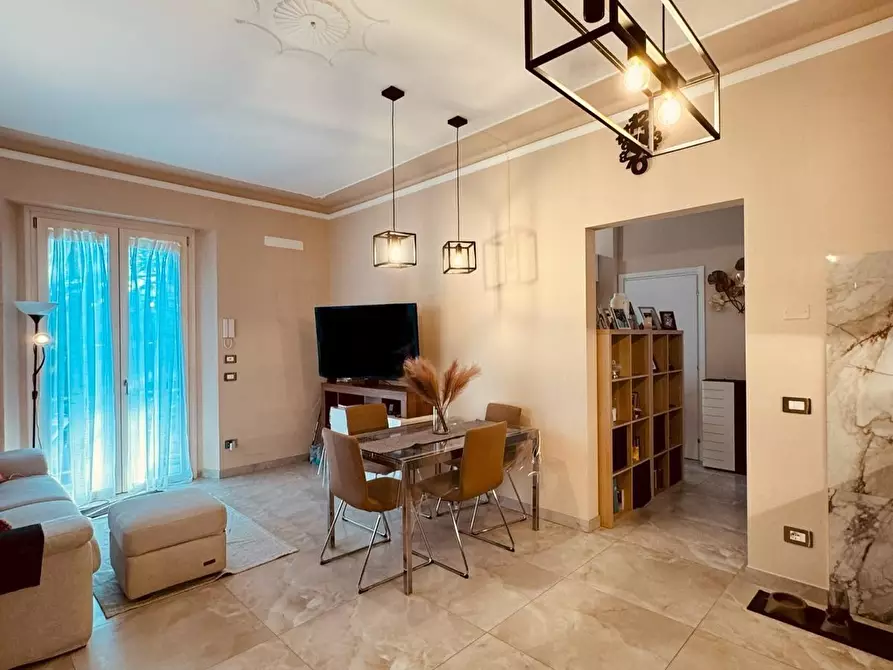 Immagine 9 di Villa in vendita  a Lucca