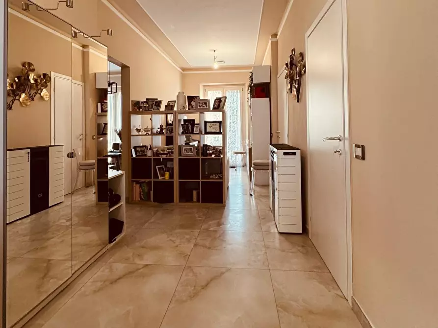 Immagine 8 di Villa in vendita  a Lucca