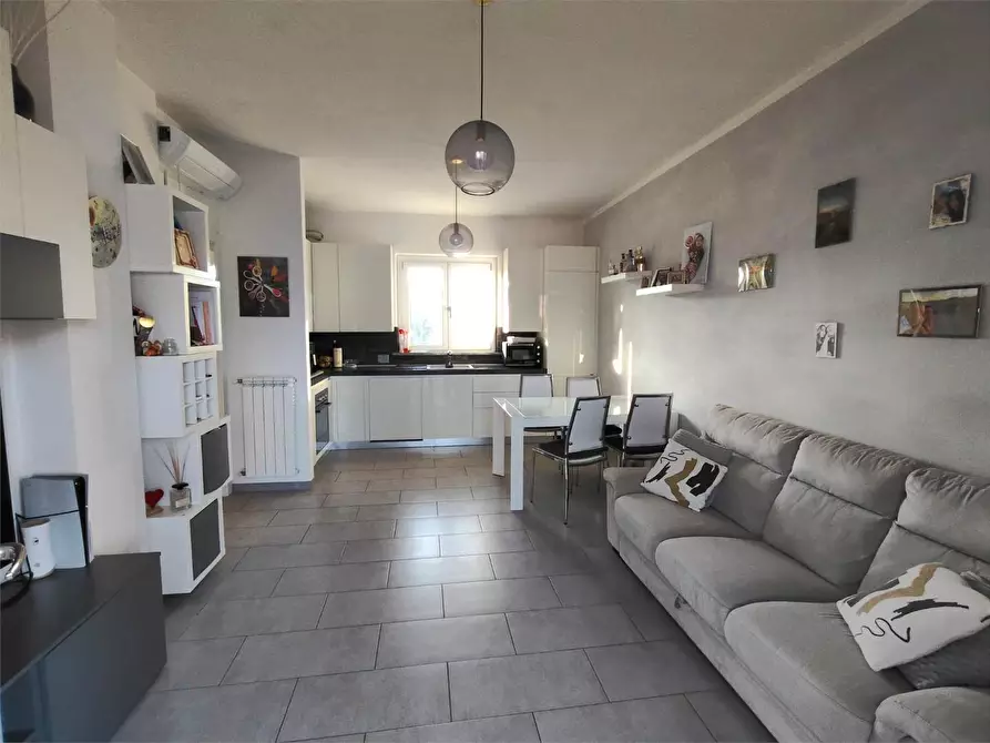 Immagine 2 di Porzione di casa in vendita  a Sarzana