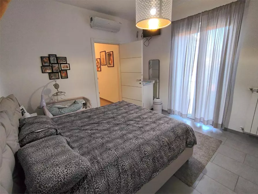 Immagine 12 di Porzione di casa in vendita  a Sarzana