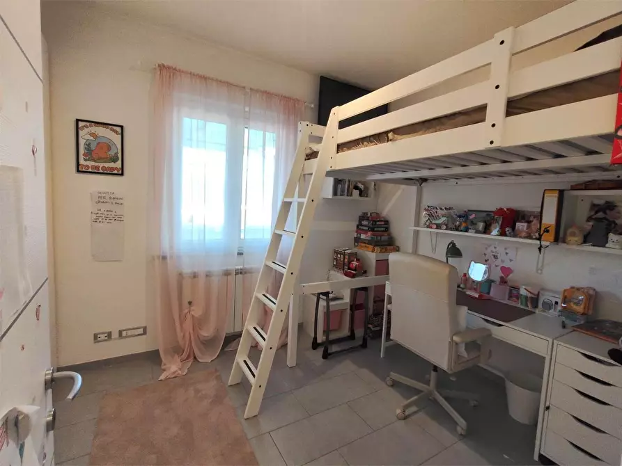 Immagine 11 di Porzione di casa in vendita  a Sarzana