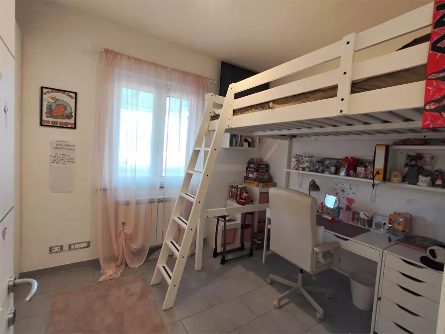 Immagine 10 di Porzione di casa in vendita  a Sarzana