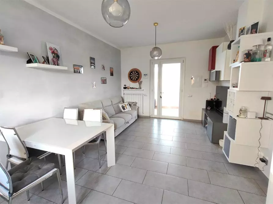 Immagine 4 di Porzione di casa in vendita  a Sarzana