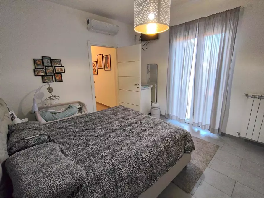 Immagine 14 di Porzione di casa in vendita  a Sarzana