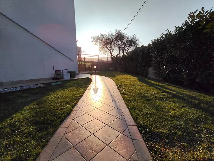 Immagine 22 di Porzione di casa in vendita  a Sarzana