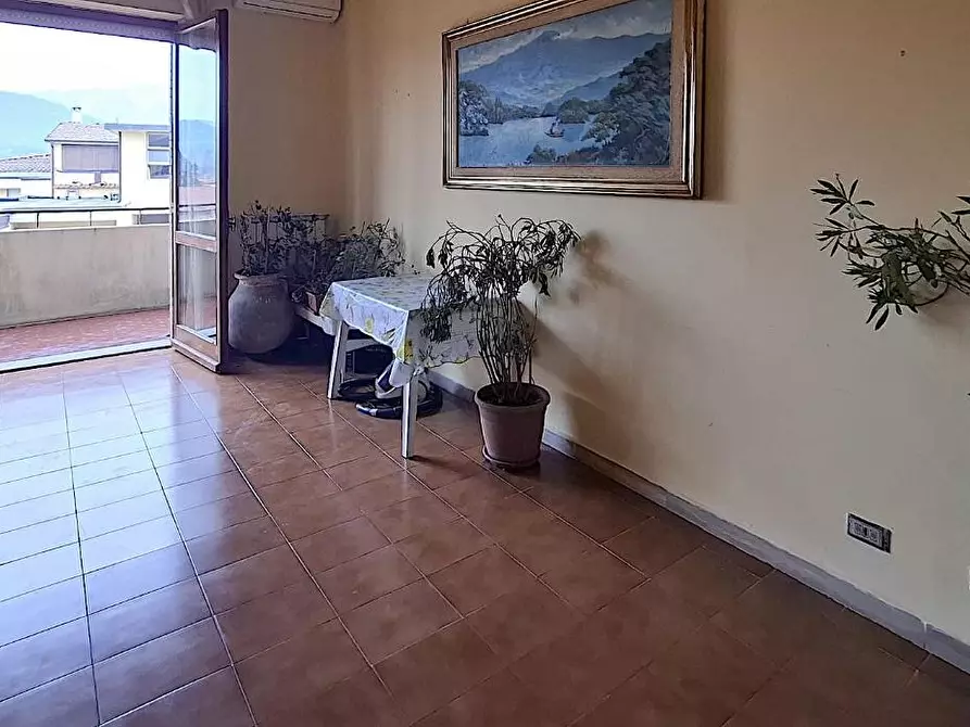 Immagine 2 di Appartamento in vendita  a Carrara