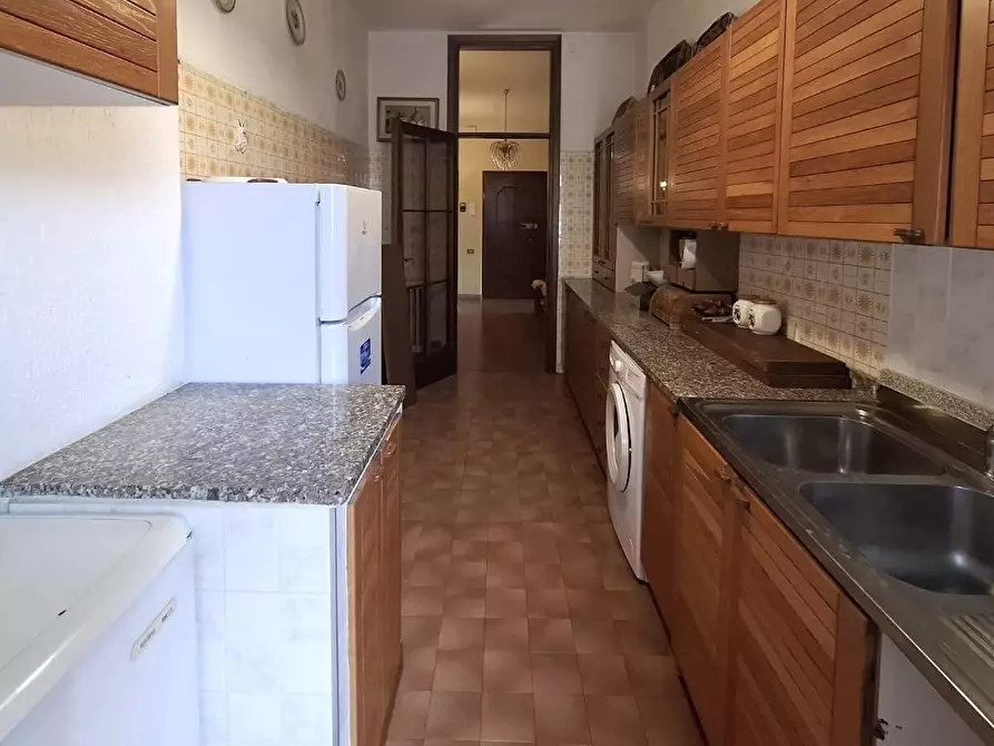 Immagine 21 di Appartamento in vendita  a Carrara