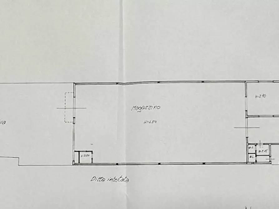 Immagine 11 di Magazzino in affitto  a Capannori