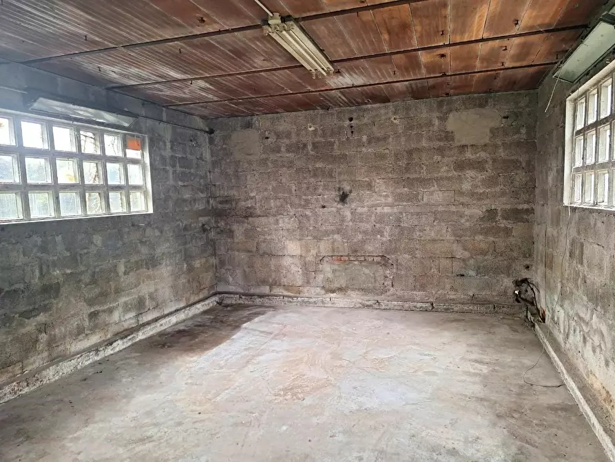 Immagine 5 di Magazzino in affitto  a Capannori