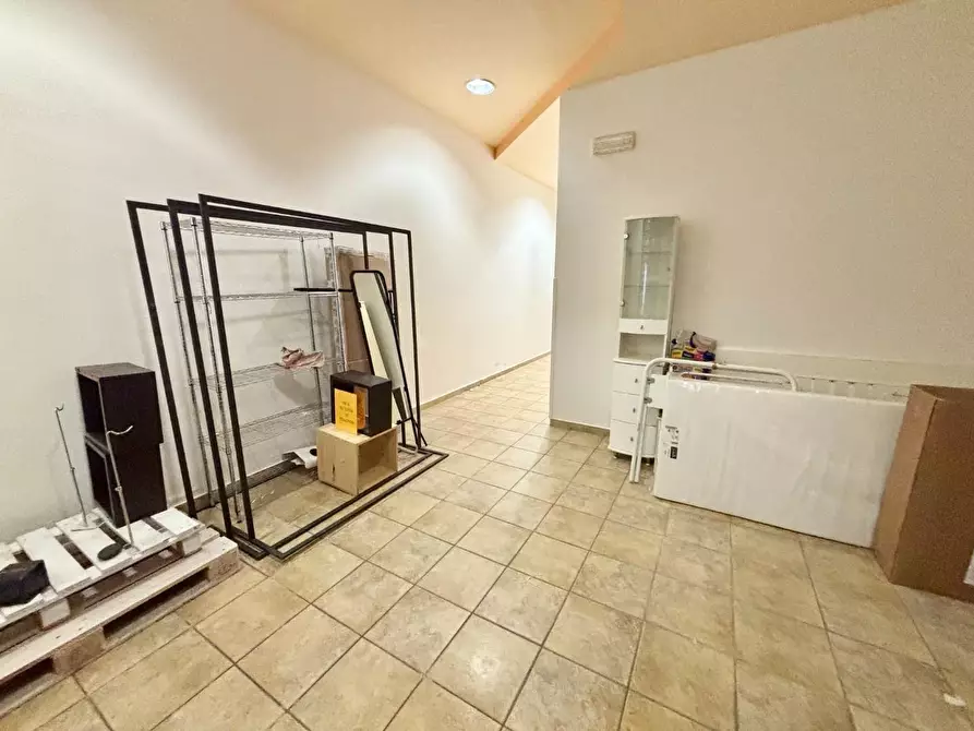 Immagine 2 di Locale commerciale in vendita  a San Miniato