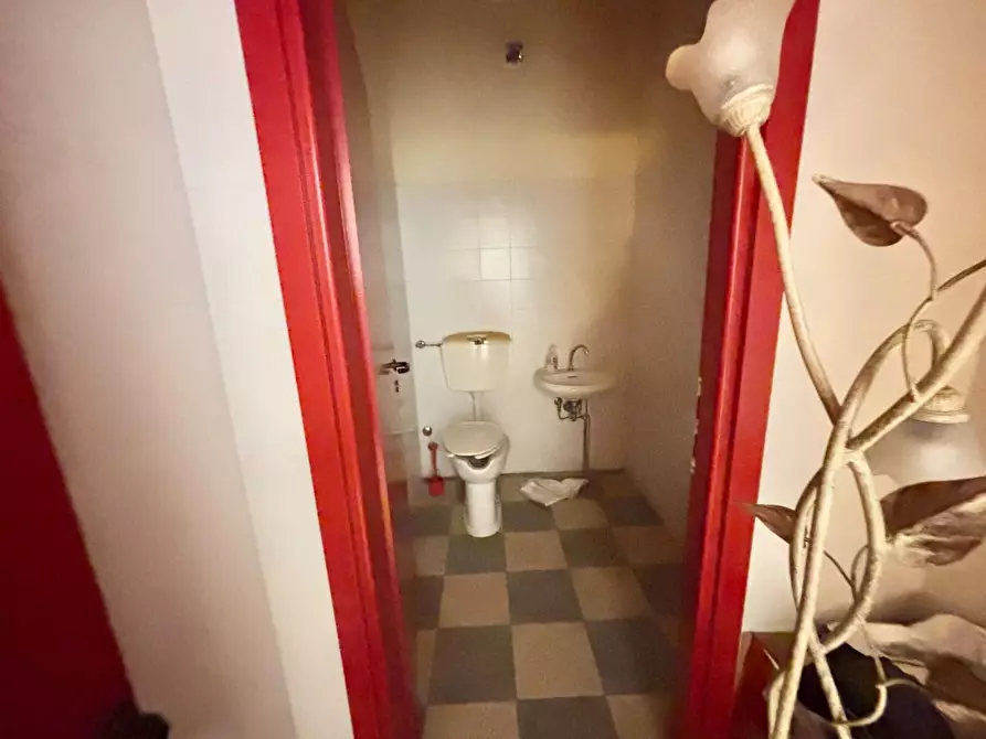 Immagine 5 di Locale commerciale in vendita  a San Miniato