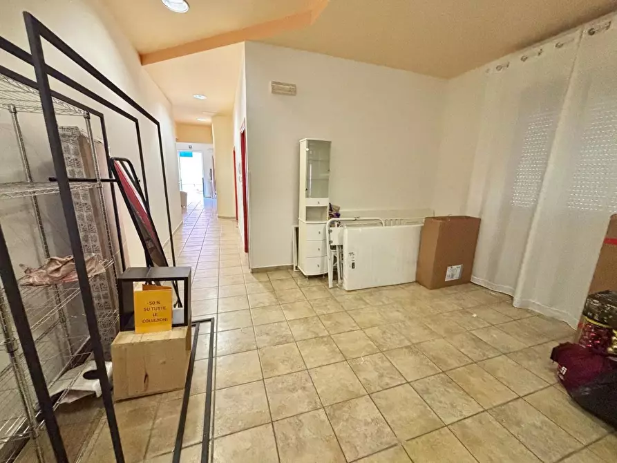 Immagine 1 di Locale commerciale in vendita  a San Miniato