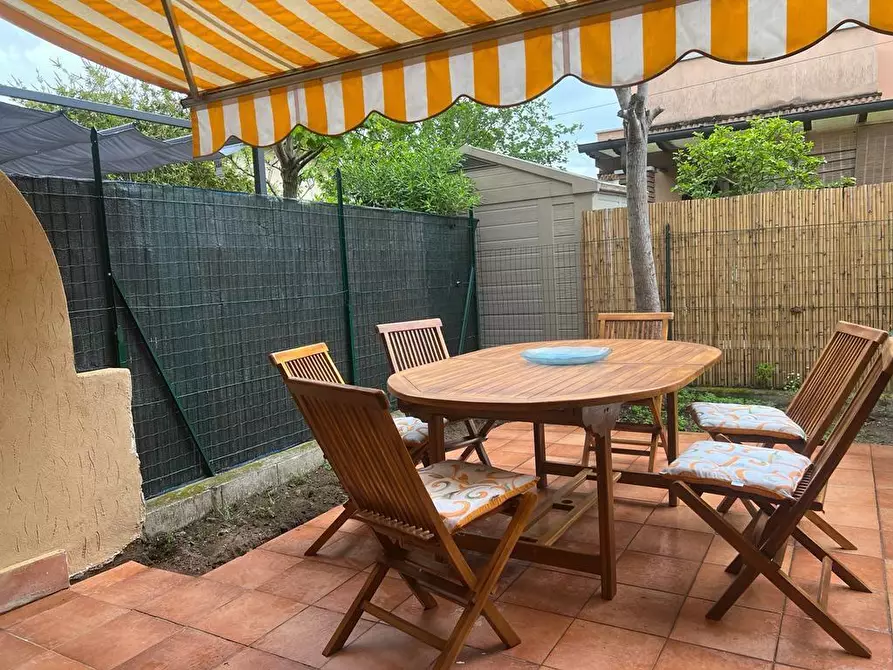 Immagine 1 di Villetta a schiera in vendita  a Massa