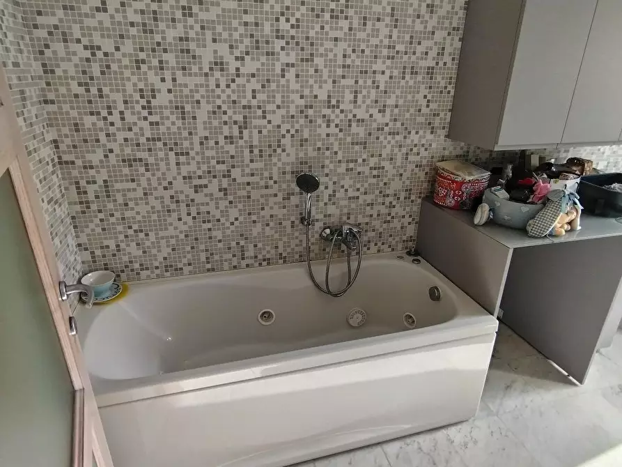 Immagine 24 di Appartamento in vendita  a Massa