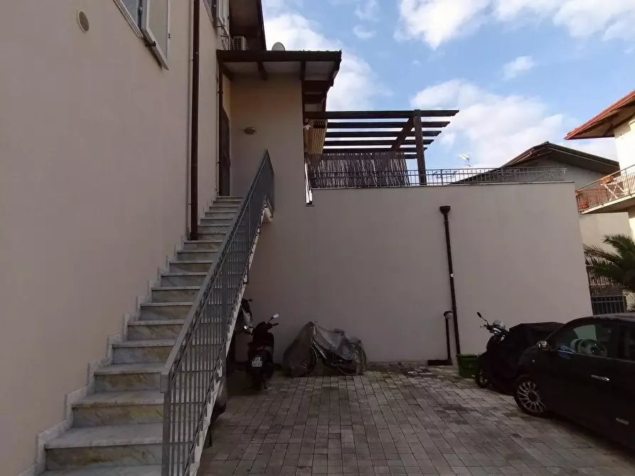 Immagine 2 di Appartamento in vendita  a Massa