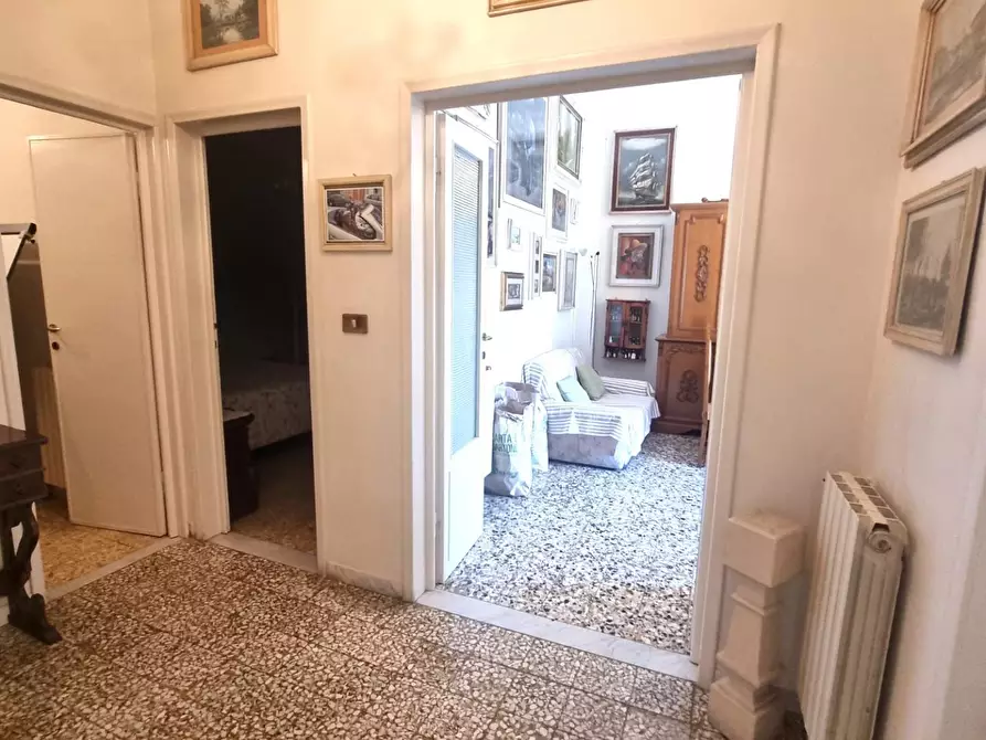 Immagine 8 di Appartamento in vendita  a Viareggio