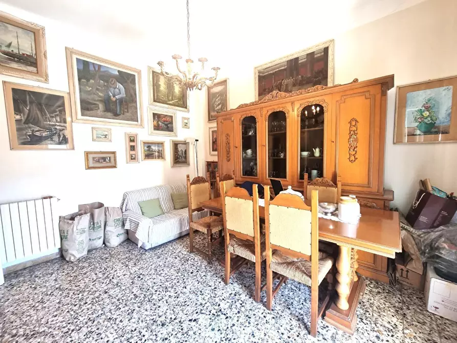 Immagine 2 di Appartamento in vendita  a Viareggio