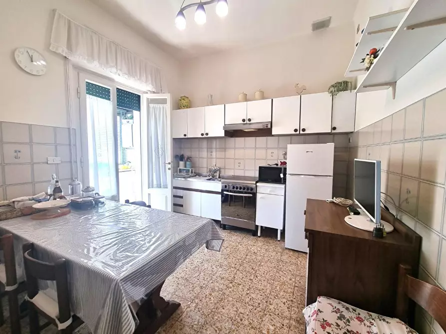 Immagine 4 di Appartamento in vendita  a Viareggio