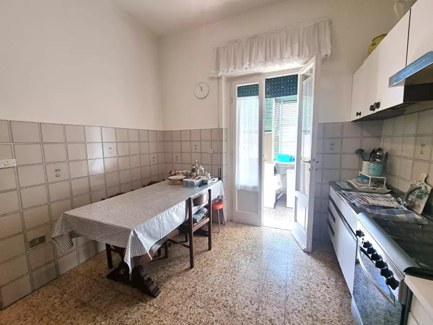 Immagine 6 di Appartamento in vendita  a Viareggio