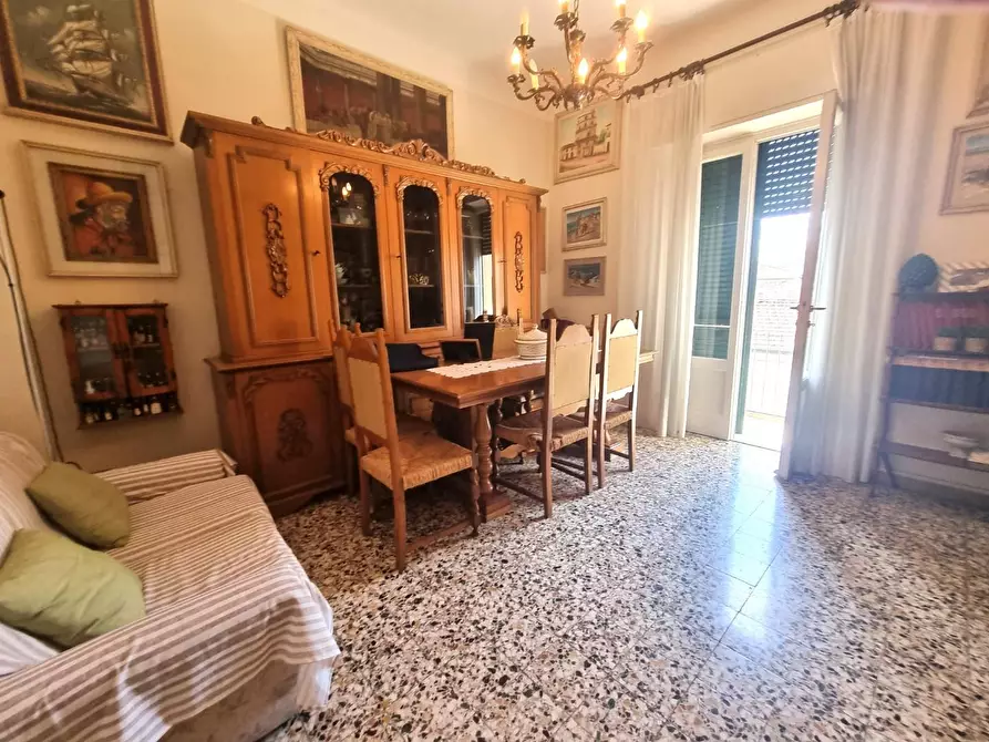 Immagine 1 di Appartamento in vendita  a Viareggio