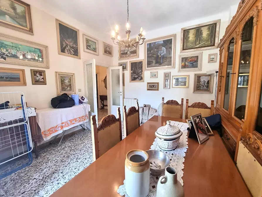 Immagine 3 di Appartamento in vendita  a Viareggio