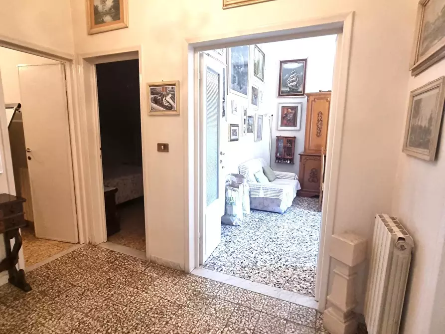 Immagine 9 di Appartamento in vendita  a Viareggio