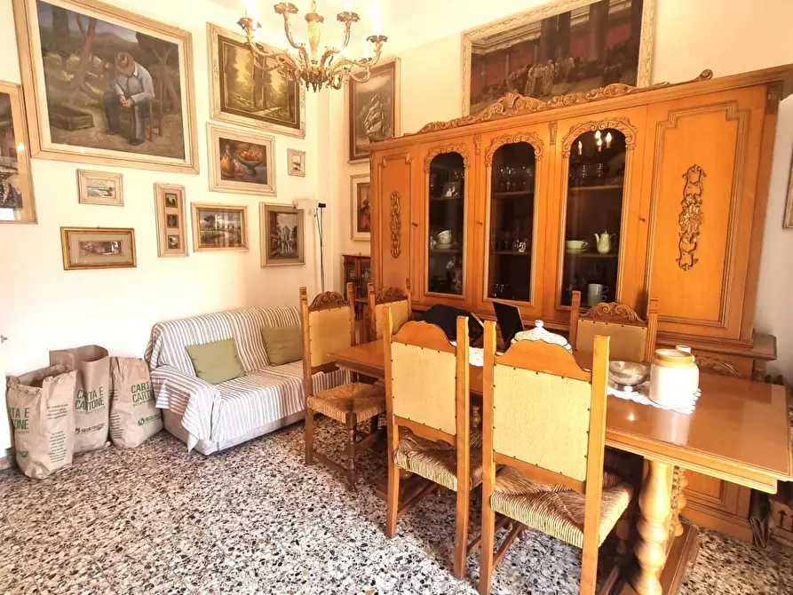 Immagine 10 di Appartamento in vendita  a Viareggio