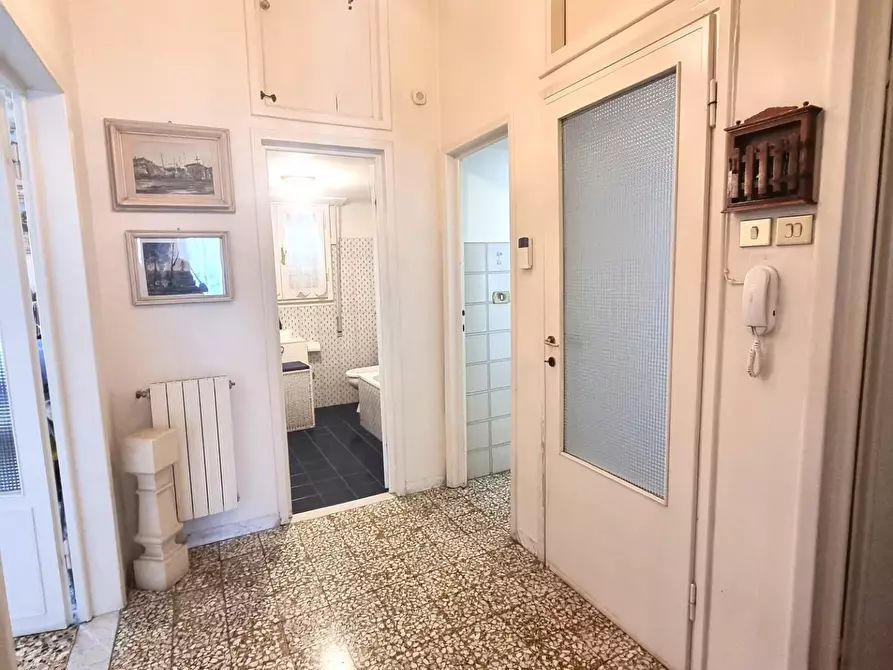 Immagine 15 di Appartamento in vendita  a Viareggio