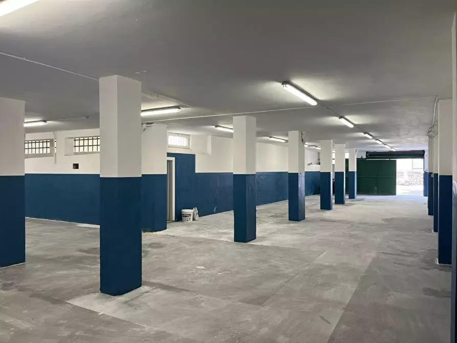 Immagine 2 di Magazzino in affitto  a Formia