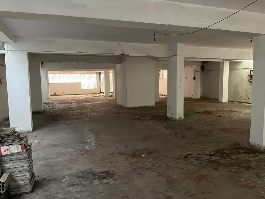 Immagine 6 di Magazzino in vendita  a Formia