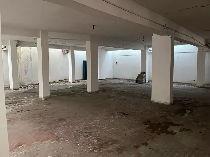 Immagine 7 di Magazzino in vendita  a Formia