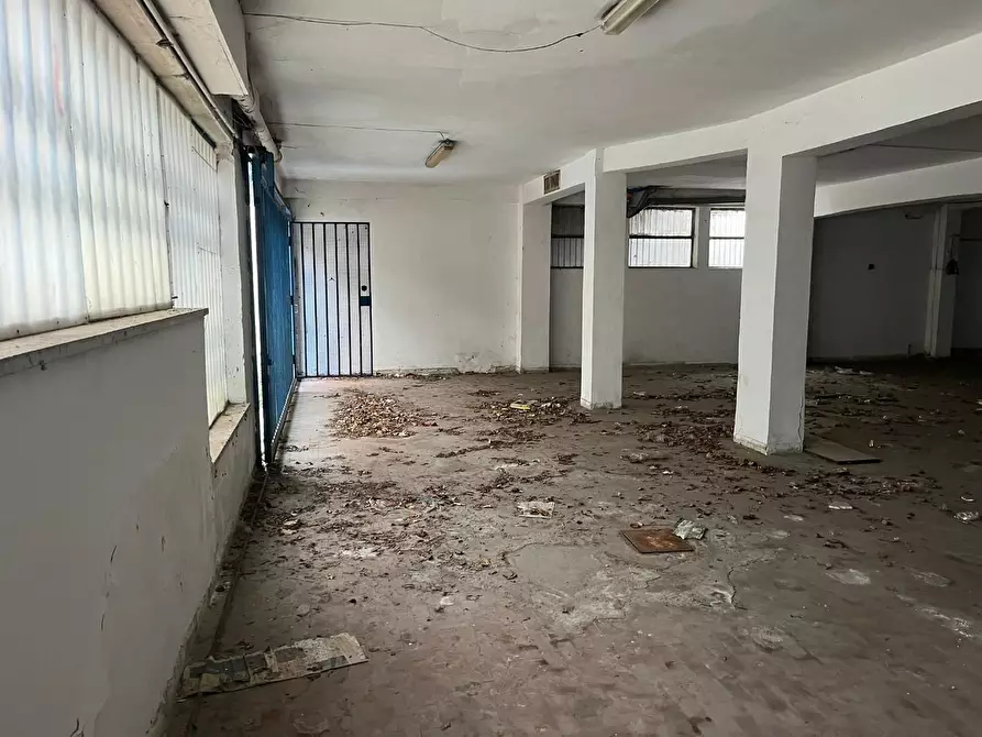 Immagine 2 di Magazzino in vendita  a Formia