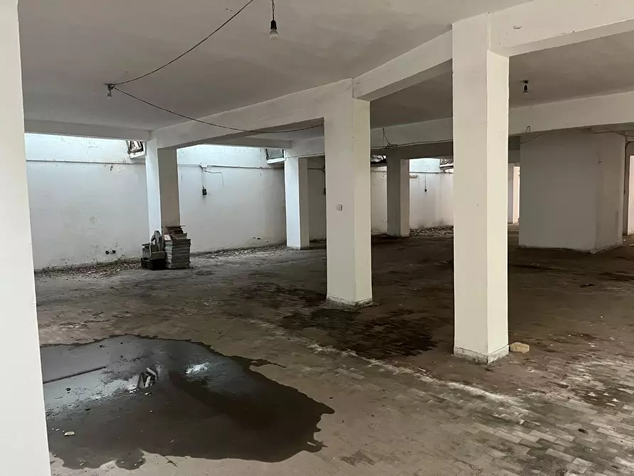 Immagine 4 di Magazzino in vendita  a Formia