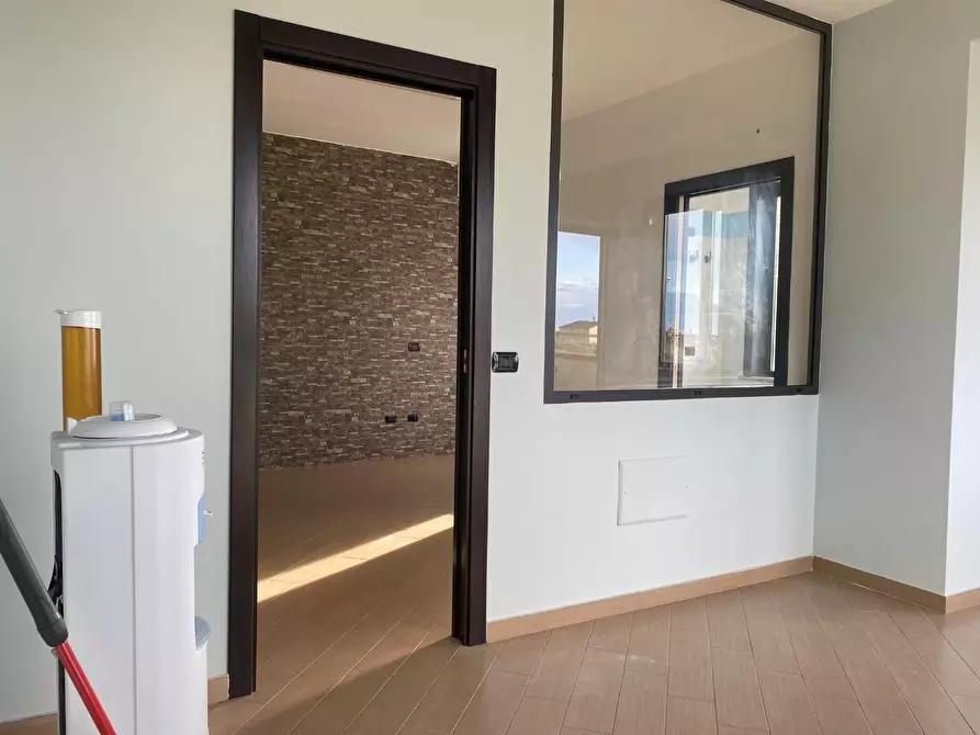 Immagine 3 di Negozio in affitto  a Formia