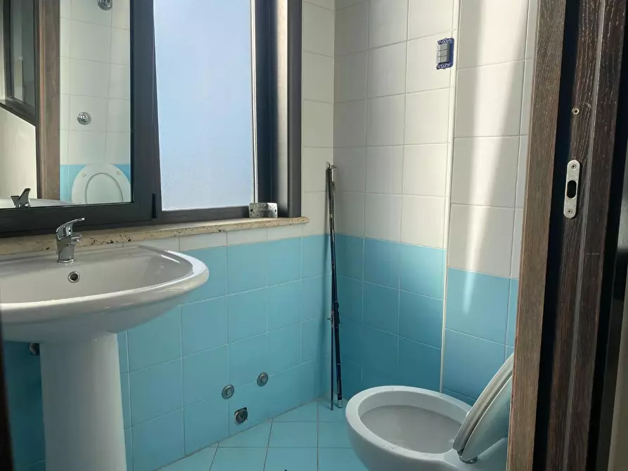 Immagine 6 di Negozio in affitto  a Formia