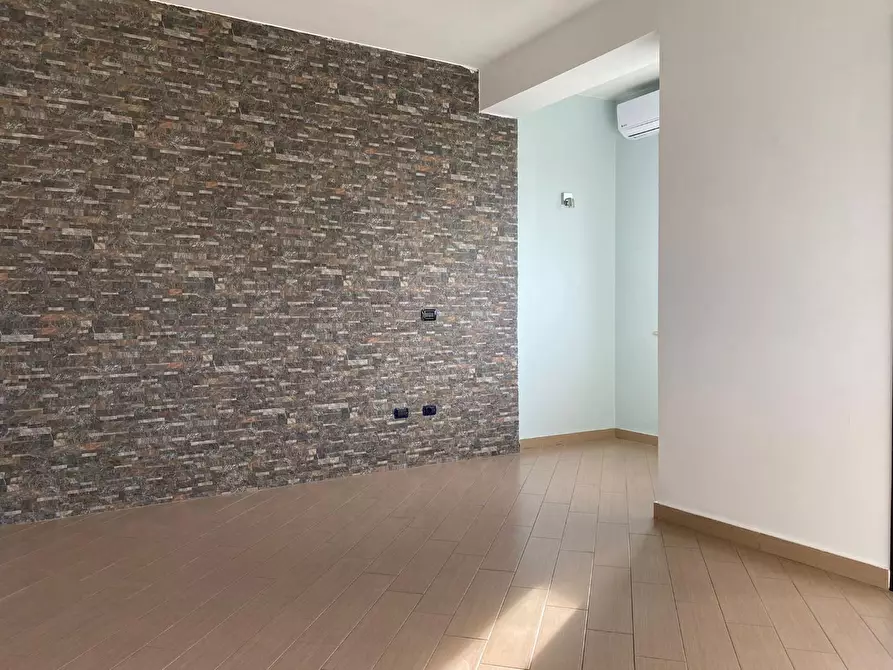 Immagine 4 di Negozio in affitto  a Formia