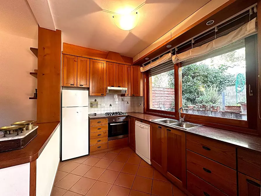 Immagine 8 di Casa bifamiliare in vendita  a Livorno