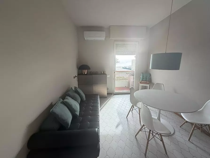 Immagine 2 di Appartamento in affitto  a Carrara