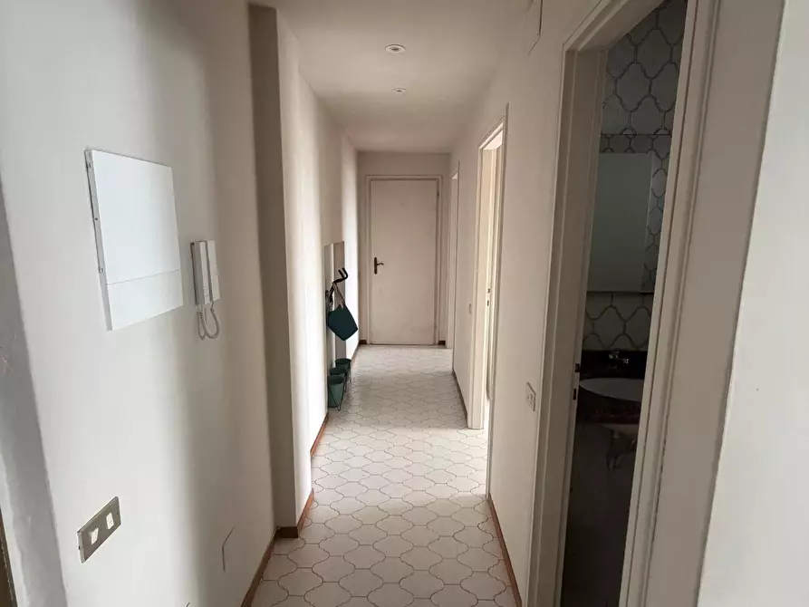 Immagine 8 di Appartamento in affitto  a Carrara