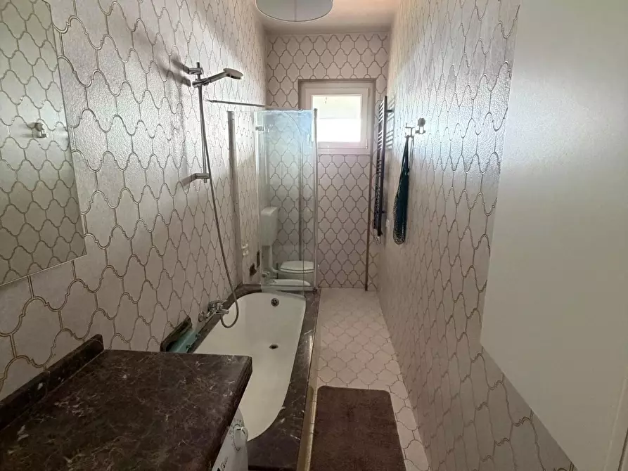 Immagine 9 di Appartamento in affitto  a Carrara