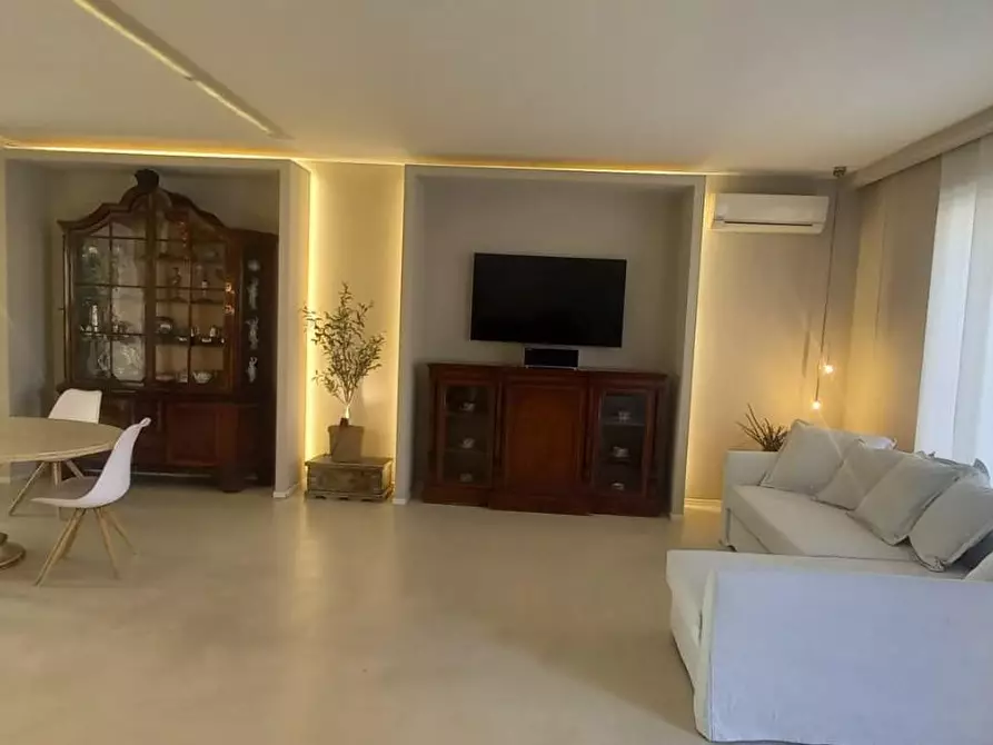 Immagine 17 di Casa indipendente in vendita  a Camaiore