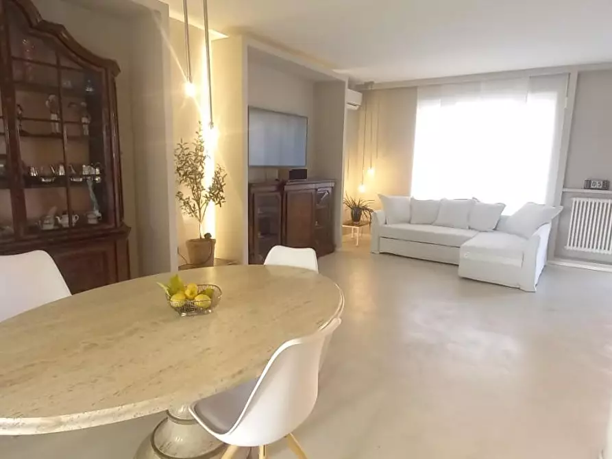 Immagine 12 di Casa indipendente in vendita  a Camaiore